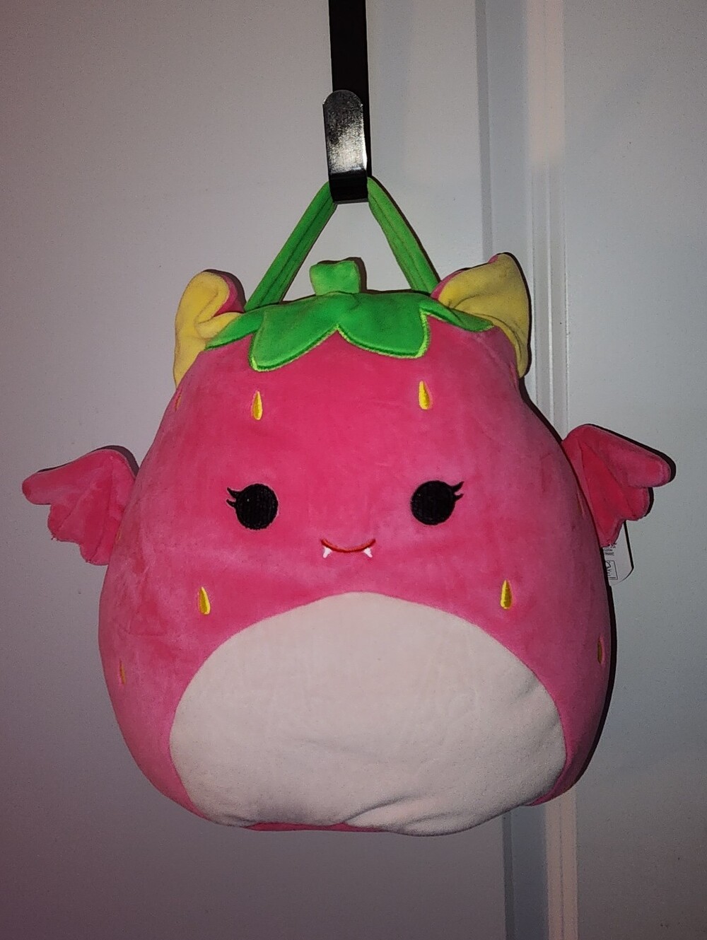 NWT Squishmallows Gwendolyn Neon Strawberry Vampire Bat Treat Pail Plush Bag New